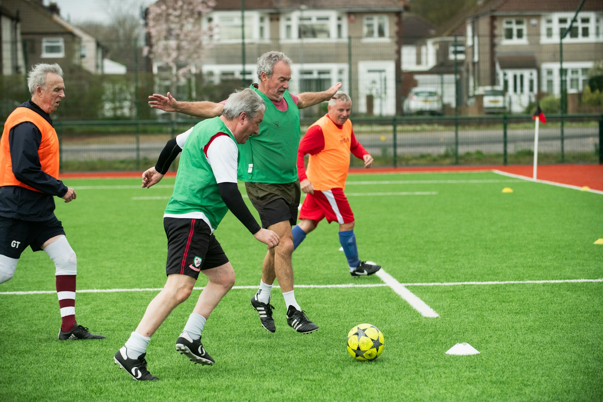 mannen op leeftijd voetballen